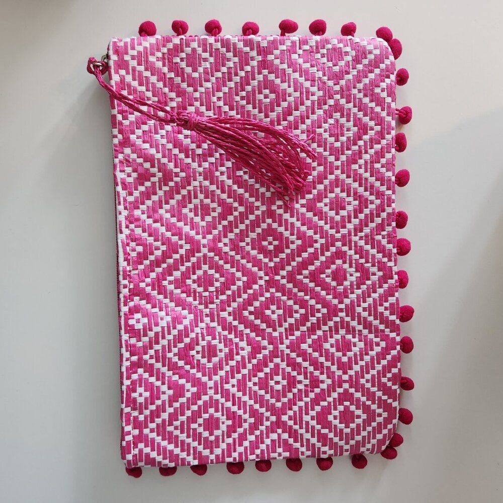NWOT Pink White Woven Diamond Print Clutch. Feminine Boho Beach Spring Travel